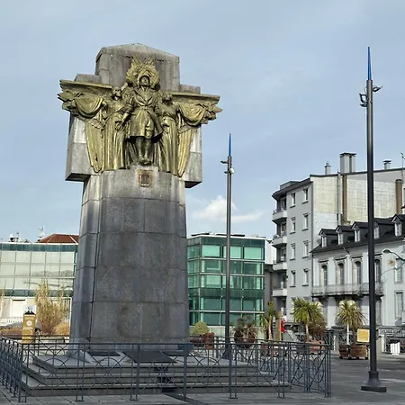 Au Pied Du Chateau T3 卢德